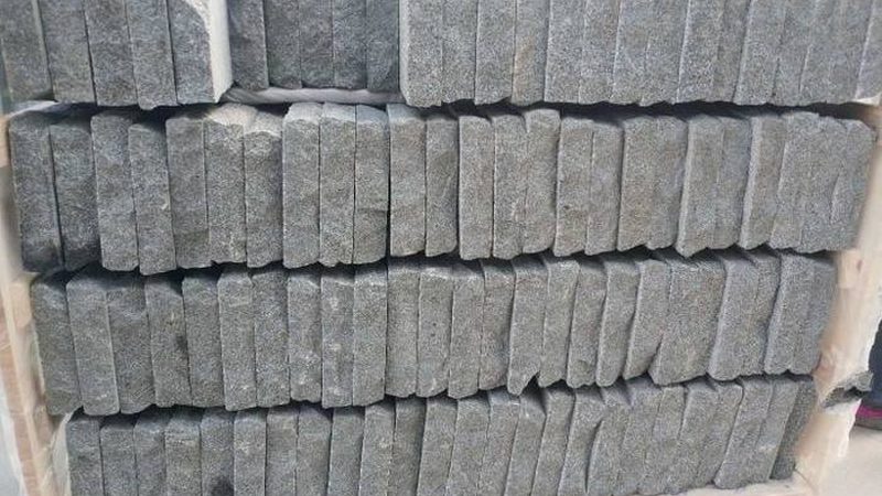 花岗岩墓碑石料规格尺寸表：揭秘墓碑石材的选材标准**